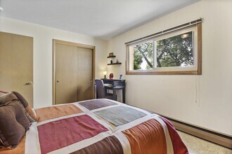 Grange/Allison Apartments in Cudahy, WI - Foto de edificio - Building Photo