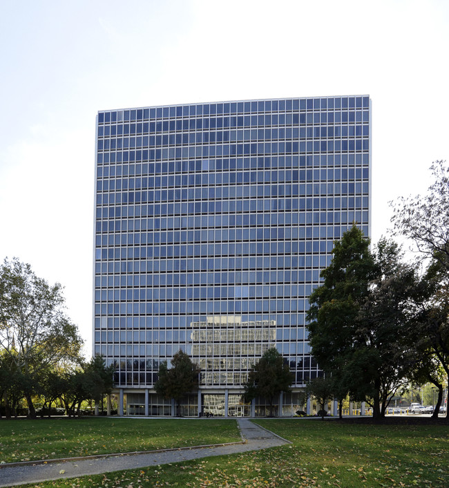 Pavilion Towers in Newark, NJ - Building Photo - Building Photo