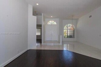 3066 Lakewood Cir in Weston, FL - Building Photo - Building Photo