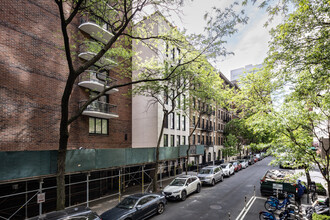 554 E 82nd St in New York, NY - Building Photo - Building Photo