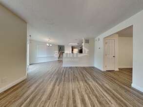 3202 Meadoway Ct in Independence, KY - Foto de edificio - Building Photo