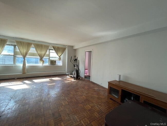 property at 3 Fordham Hill Oval