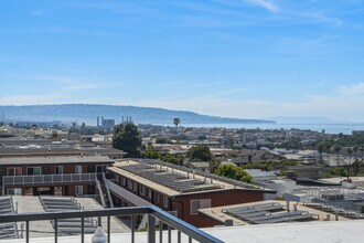 720 21st St in Hermosa Beach, CA - Foto de edificio - Building Photo