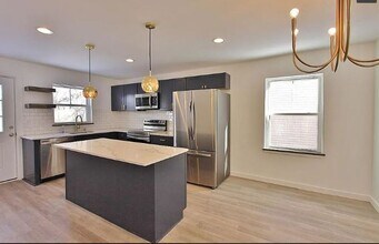 81 W Pierpont St in Kingston, NY - Building Photo - Building Photo