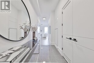 215 Lonsdale Rd in Toronto, ON - Building Photo