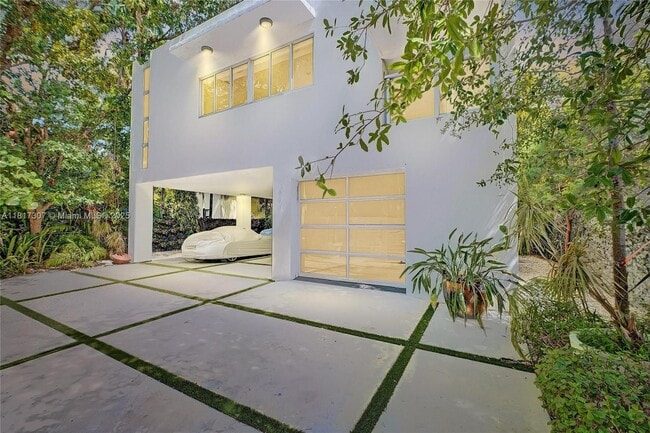3861 Kumquat Ave in Miami, FL - Building Photo - Building Photo