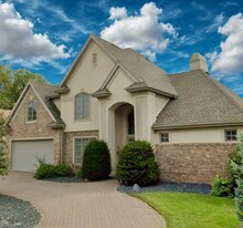 1832 Nakomis Ave in La crosse, WI - Building Photo