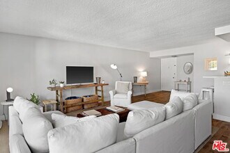 2101 California Ave in Santa Monica, CA - Building Photo - Building Photo