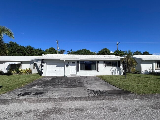 2880 NW 1st Ave in Pompano Beach, FL - Foto de edificio - Building Photo