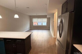 122 Greenwich Ave, Unit 202 in Goshen, NY - Building Photo - Building Photo