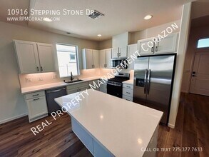 10916 Stepping Stone Dr in Reno, NV - Building Photo - Building Photo