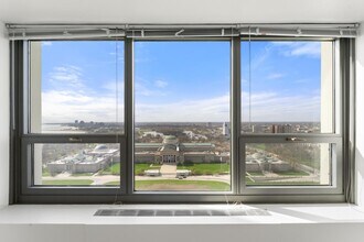 1700 E 56th St in Chicago, IL - Building Photo - Building Photo