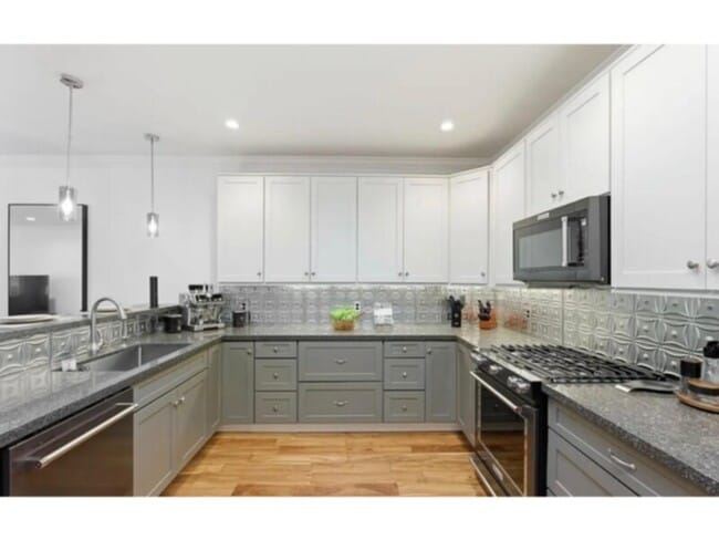 property at 1276 Windsor Way