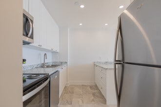 The Mariner in Oakville, ON - Building Photo - Building Photo