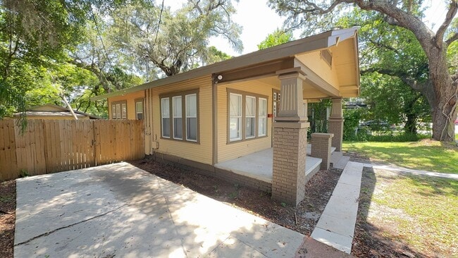 705 E Lake Ave in Tampa, FL - Building Photo - Building Photo