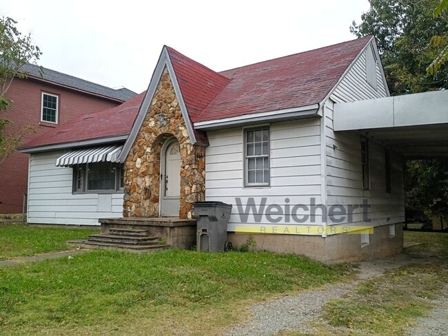 property at 805 W Kingshighway