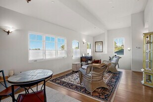 525 Laurel Ave in Pacific Grove, CA - Building Photo