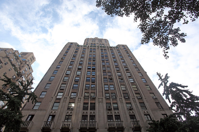 One Fifth Avenue in New York, NY - Building Photo - Building Photo