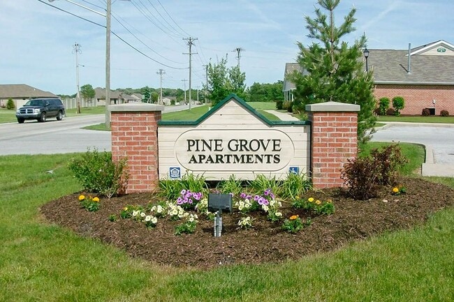 PINE GROVE APARTMENTS in Bluffton, IN - Building Photo - Building Photo