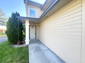 5851 N Cobbler Ln in Boise, ID - Building Photo - Building Photo