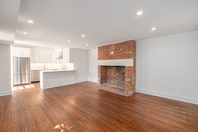 119 E Charlton St-Unit -Carriage House in Savannah, GA - Building Photo - Building Photo