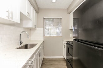 4616 Nelmar Pl in Jacksonville, FL - Foto de edificio - Building Photo