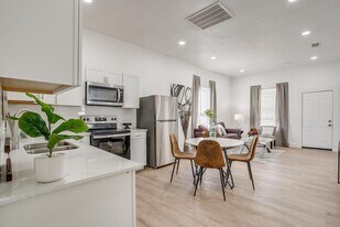 712 W Butler St in Fort Worth, TX - Building Photo