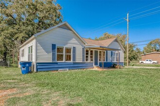 138 N Mattson St in West Columbia, TX - Building Photo - Building Photo
