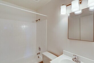 Hillsdale Manor in Baltimore, MD - Building Photo - Building Photo