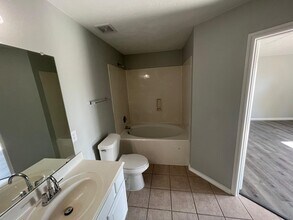 19451 Nasworthy Dr in Tomball, TX - Building Photo - Building Photo