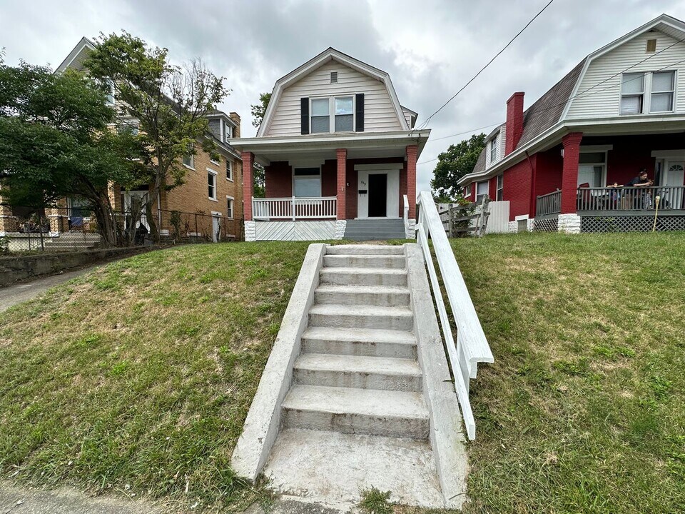 759 Wells St in Cincinnati, OH - Building Photo