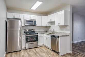 Aspire Desert West in Phoenix, AZ - Building Photo - Interior Photo