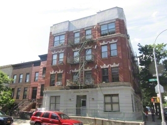 917 Greene Ave in Brooklyn, NY - Building Photo