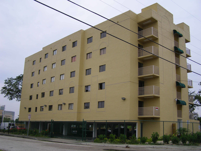 Tropical Point Condominium in Miami, FL - Building Photo - Building Photo