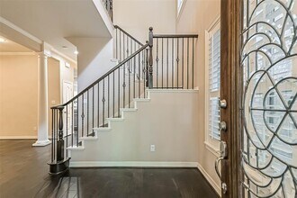 5453 Fairdale Ln in Houston, TX - Building Photo - Building Photo