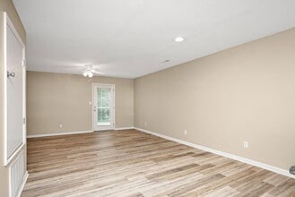 6694 S Wilson Rd in Radcliff, KY - Building Photo - Building Photo