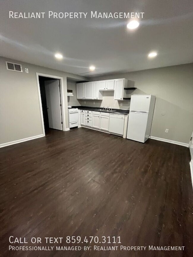 208 Lakeshore Dr in Lexington, KY - Building Photo - Building Photo
