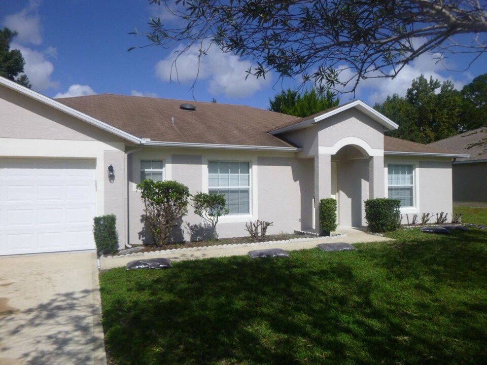 39 Point Pleasant Dr in Palm Coast, FL - Building Photo