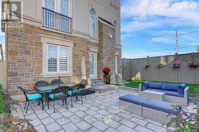 property at 280 Oxford St