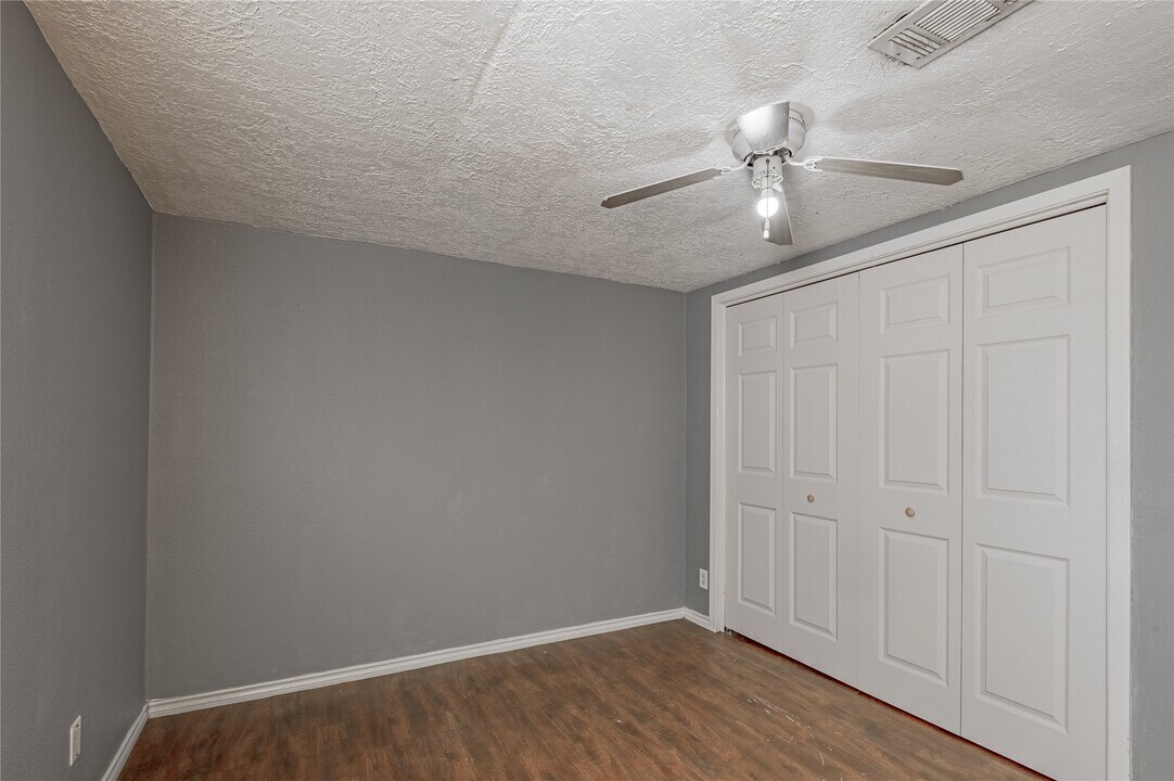 1417 23rd St in Huntsville, TX - Building Photo