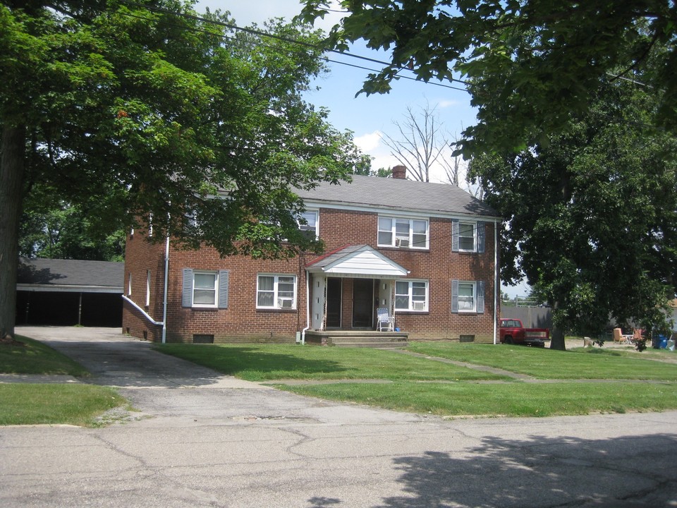 AUSTINTOWN BRICK 4-PLEX in Youngstown, OH - Building Photo