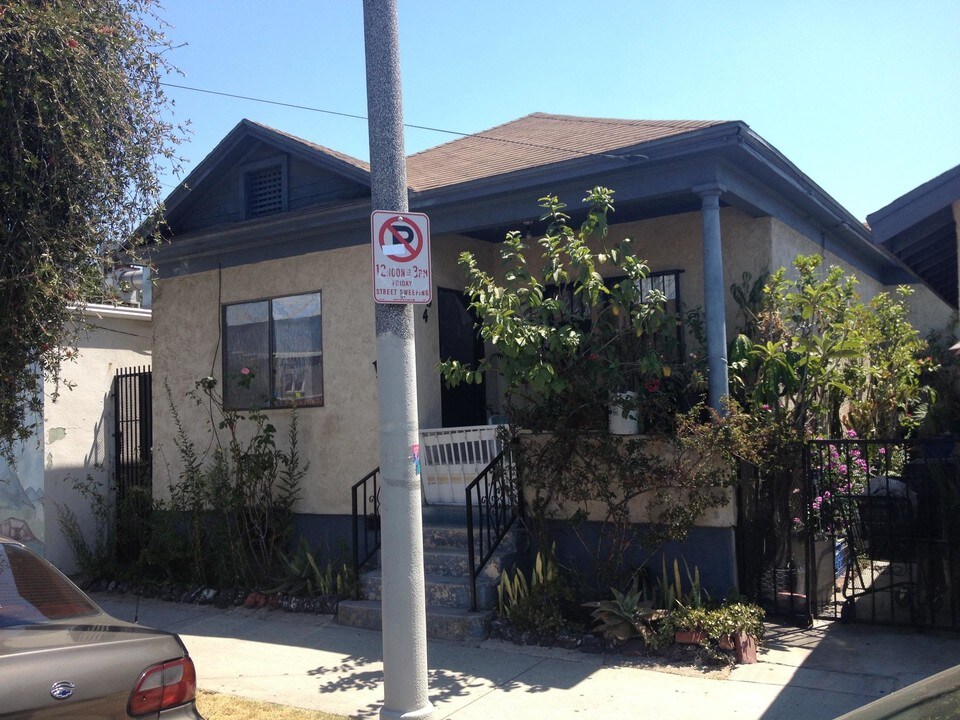 3210 E 4th St in Los Angeles, CA - Foto de edificio