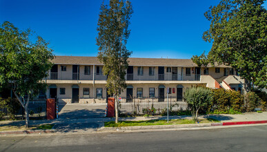 Hayes House in Los Angeles, CA - Building Photo - Building Photo