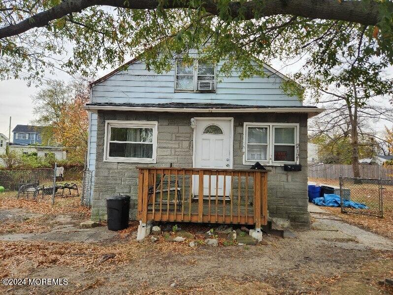 212 Seeley Ave in Keansburg, NJ - Building Photo