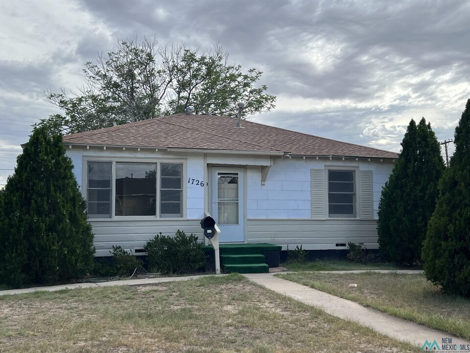 1726 N Delaware Ave in Roswell, NM - Foto de edificio