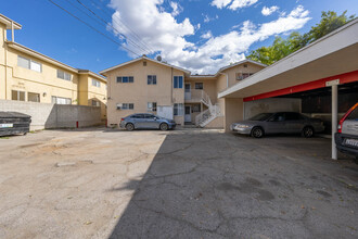 5611 Huntington Dr N in Los Angeles, CA - Building Photo - Building Photo