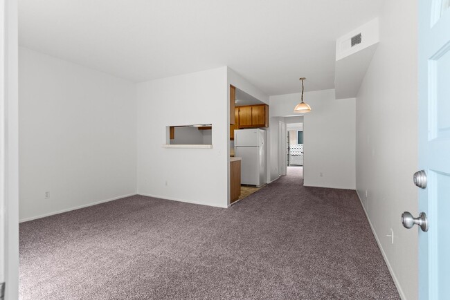 3485 Linden Ave in Long Beach, CA - Building Photo - Building Photo