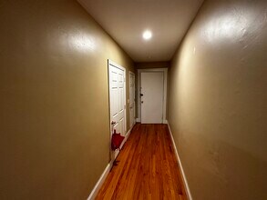 60 Egmont St, Unit 2 in Brookline, MA - Foto de edificio - Building Photo