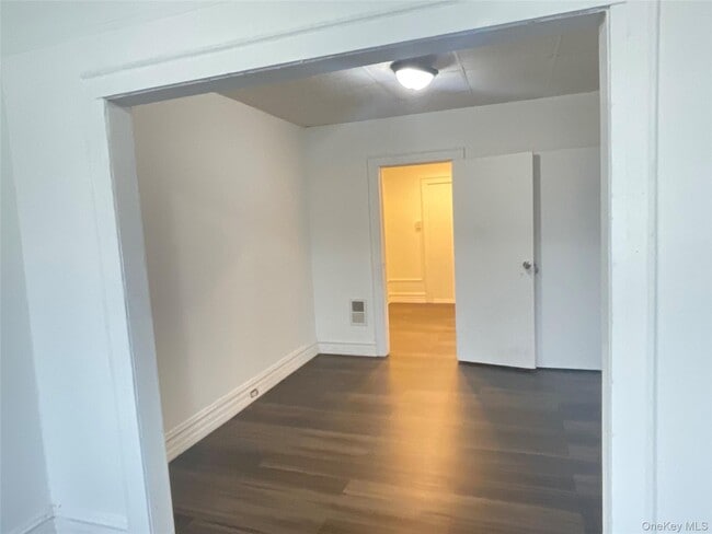 59-06 59th Dr in Queens, NY - Building Photo - Building Photo