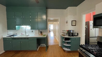 1821 N Astor St, Unit Lower in Milwaukee, WI - Building Photo - Building Photo